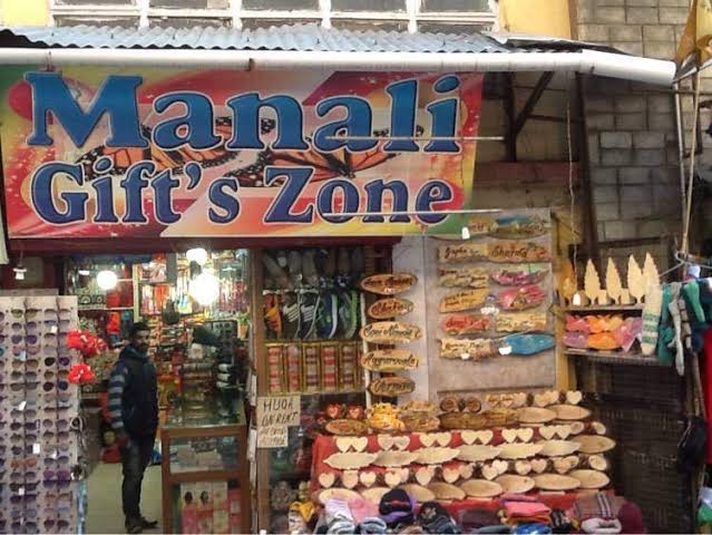 Mall Road, Manali